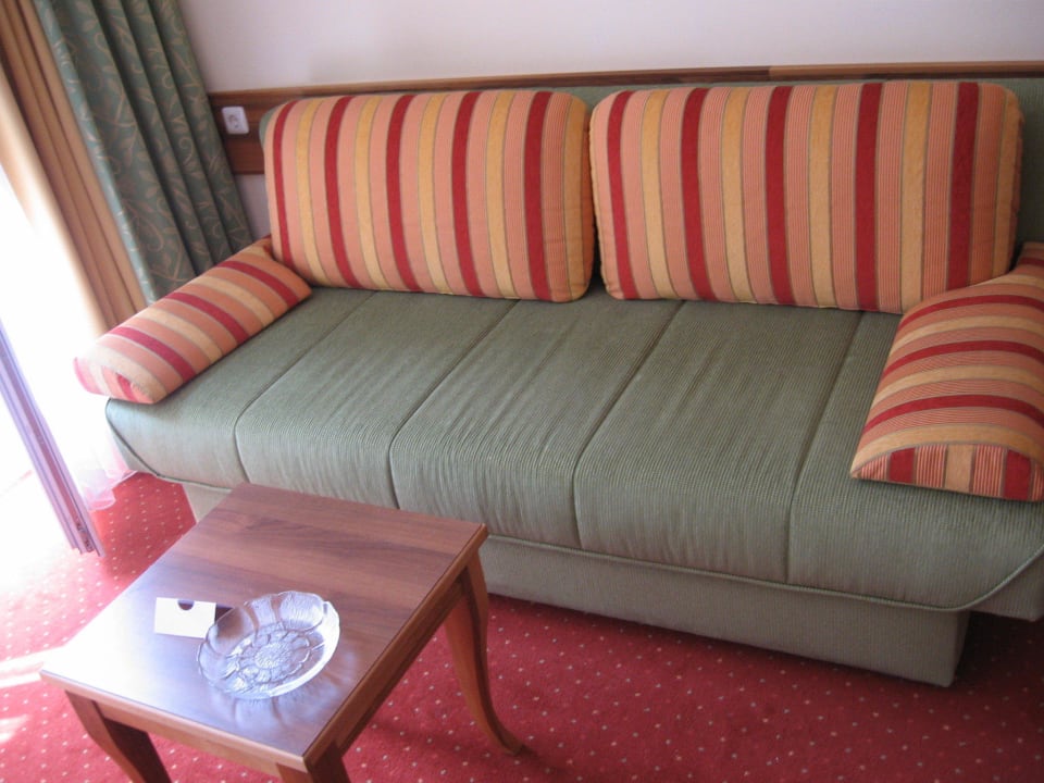 Tisch und Obstschale ohne Ost Hotel Österreichischer Hof