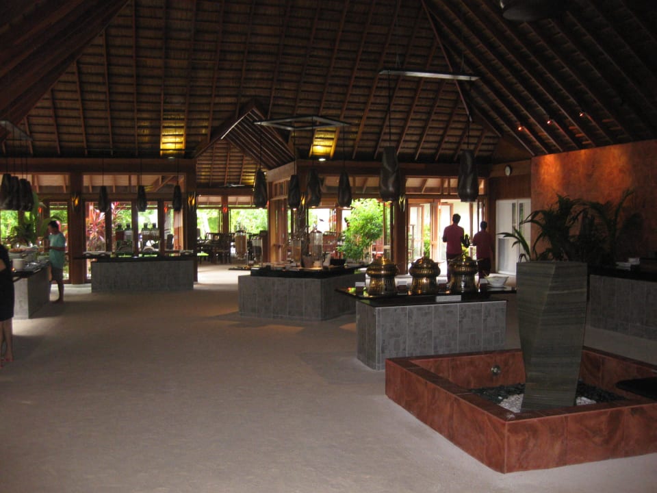 Büffet Vilamendhoo Island Resort & Spa