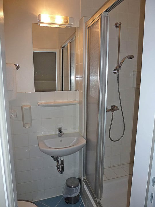 Badezimmer Pension Alpha Frankfurt City