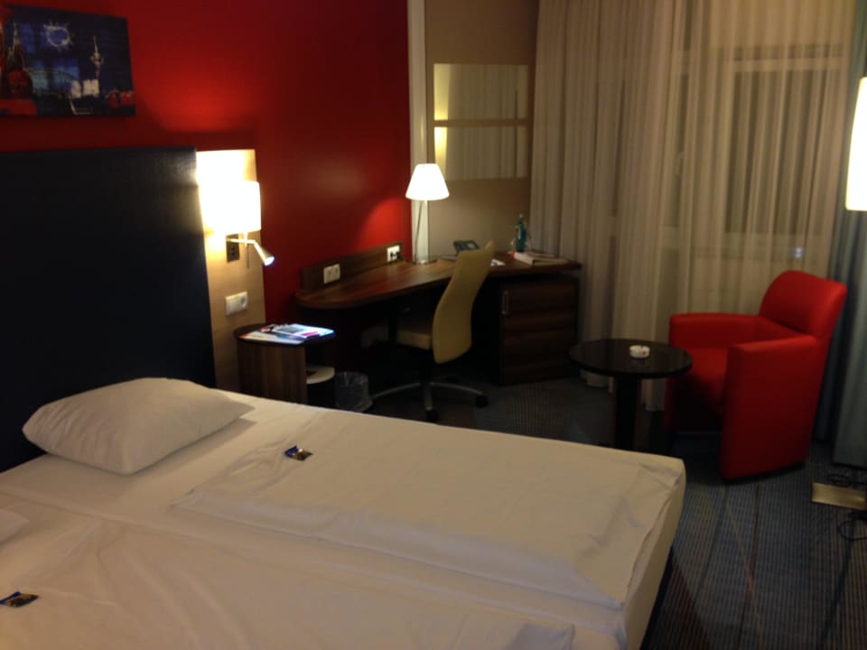 Übersicht Zimmer H+ Hotel Köln Brühl