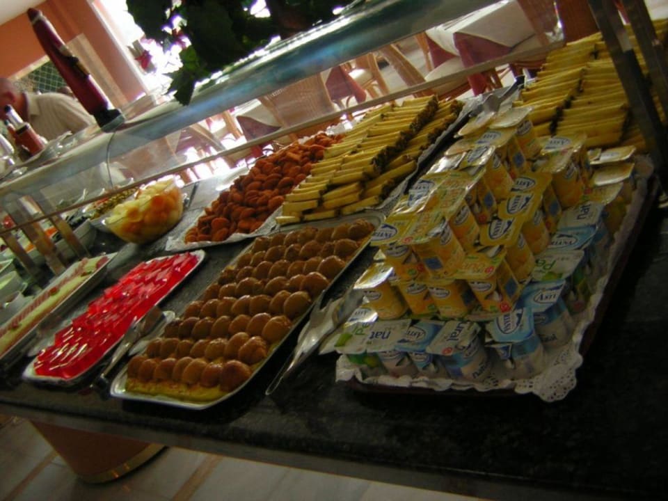 Buffet  mit Nachtisch Aparthotel Arena Center