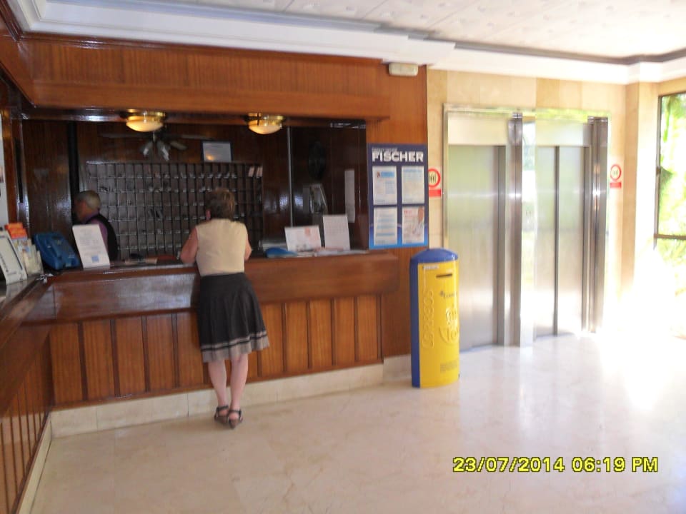 Rezeption und Aufzüge Bei Juan Playa Blanca