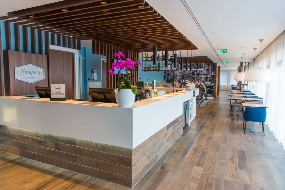 Front Desk Hampton by Hilton Amsterdam Centre East