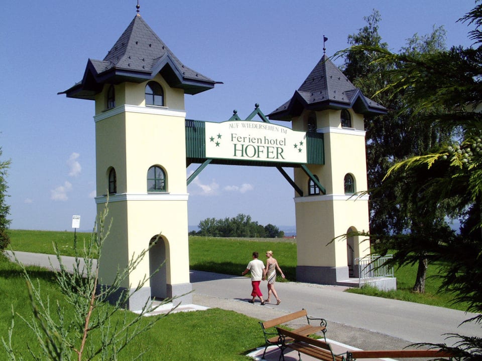 Hotel - Eingangstor Ferienhotel Hofer