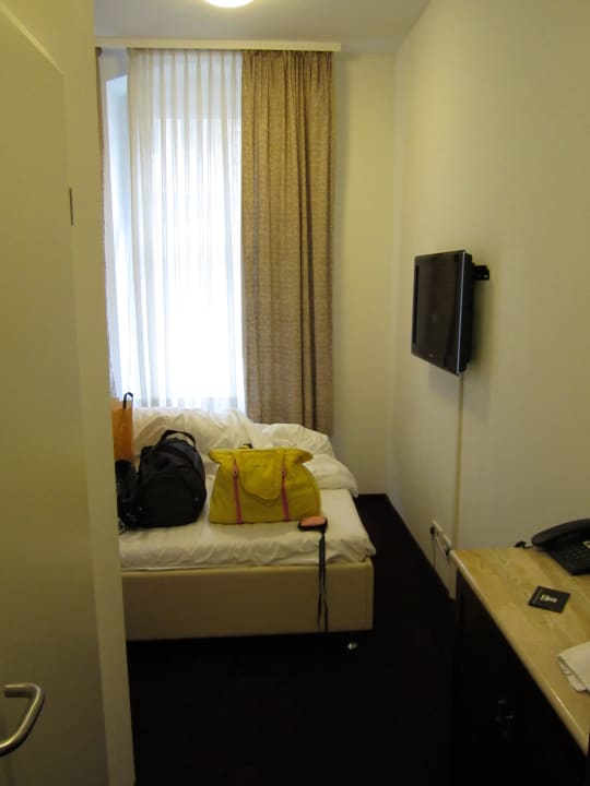 Blick von Zimmertür Hotel Prens Berlin