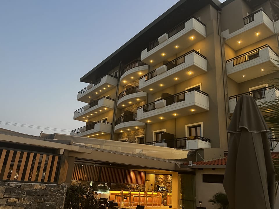 Außenansicht Petousis Hotel & Suites