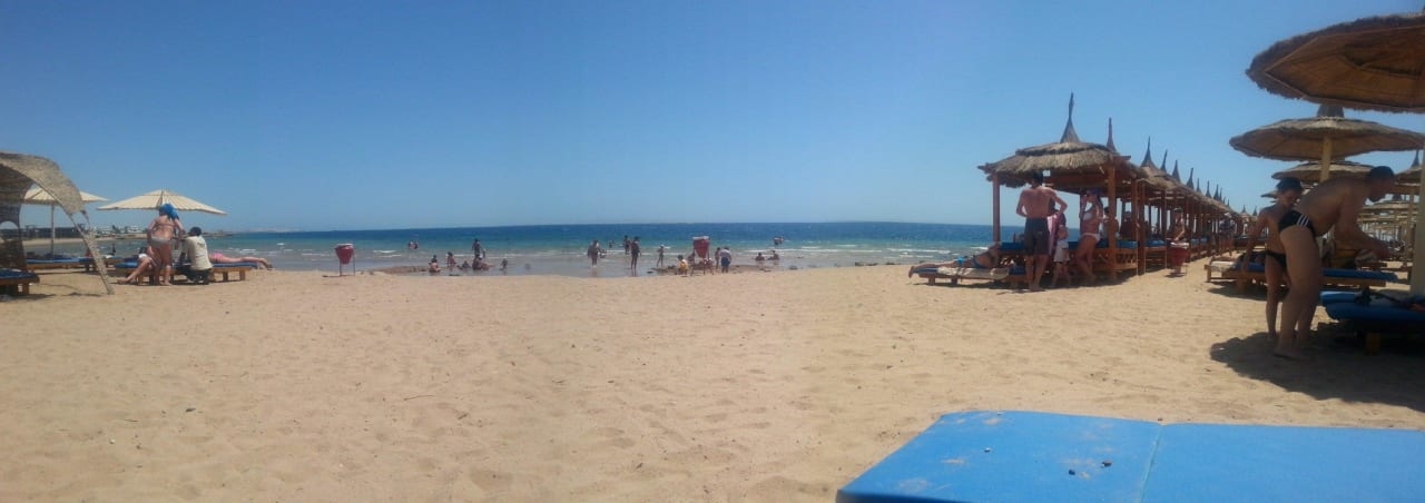 Panoramabild vom Strand Pickalbatros Aqua Park Resort - Hurghada