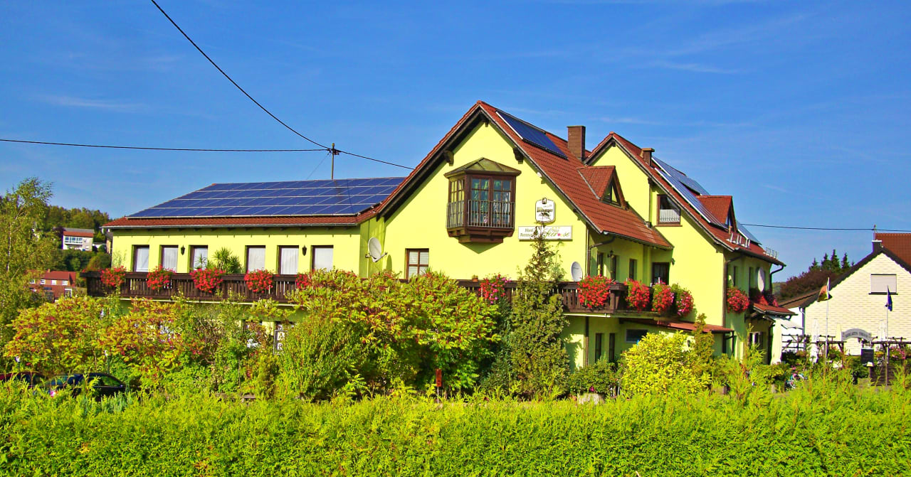 Außenansicht Hotel Seerose Bostalsee Garni