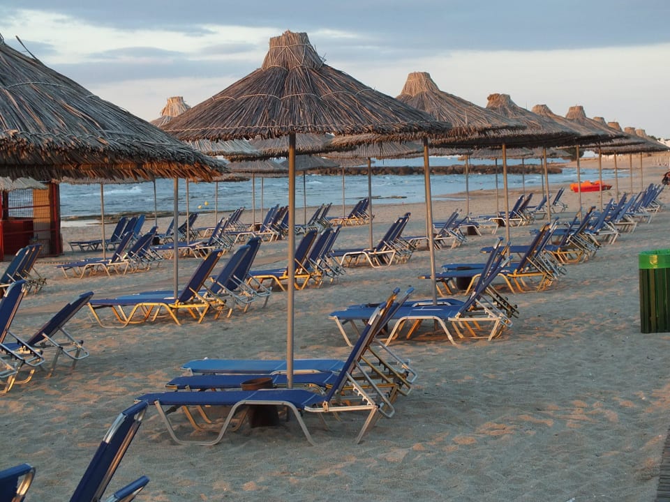 Mooi strand met grof zand Anissa Beach & Village