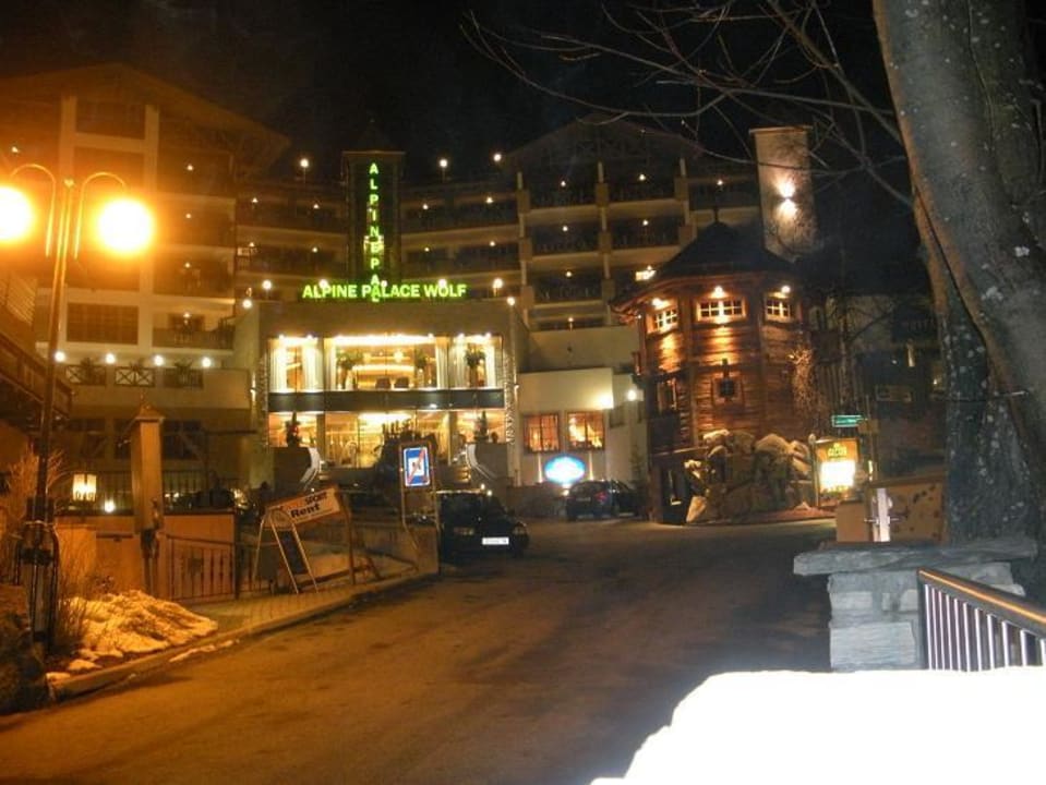 Nachtaufnahme The Alpine Palace