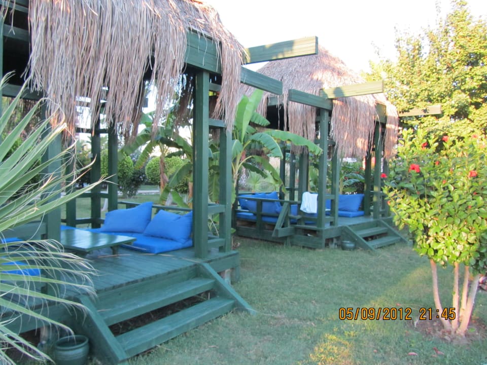 В саду беседки Bella Resort & Spa