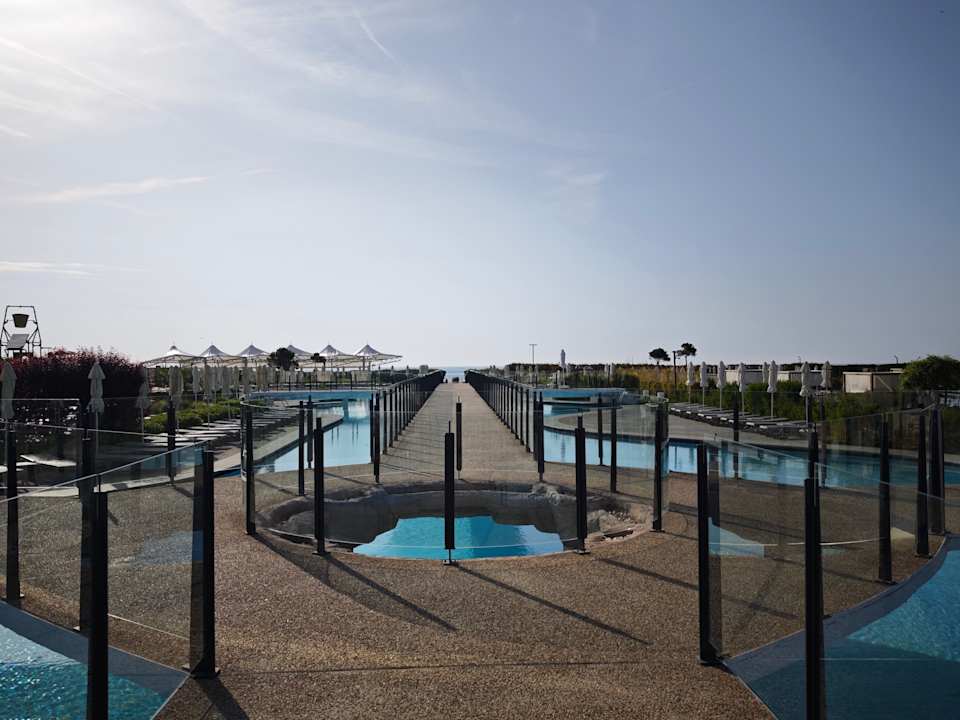 Pool Wave Resort