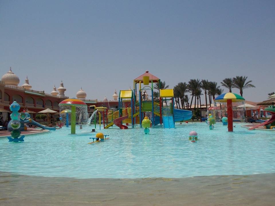 Brodzik z mini aquaparkiem dla tych mniejszych  Pickalbatros Alf Leila Wa Leila Resort - Neverland Hurghada