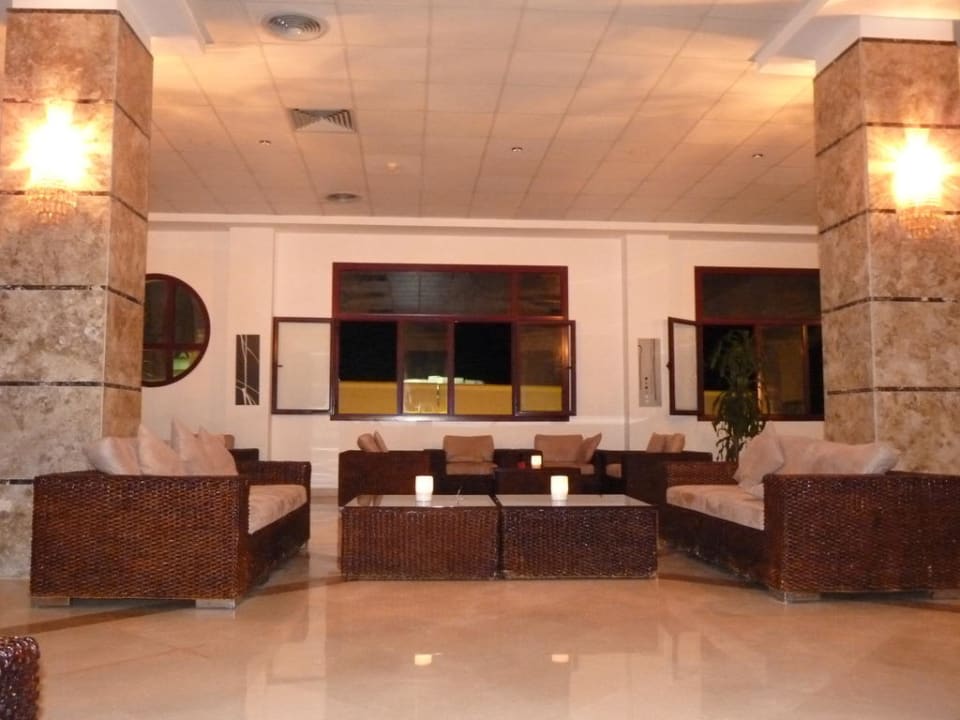 Bar in der Lobby Hotel Gorgonia Beach Resort