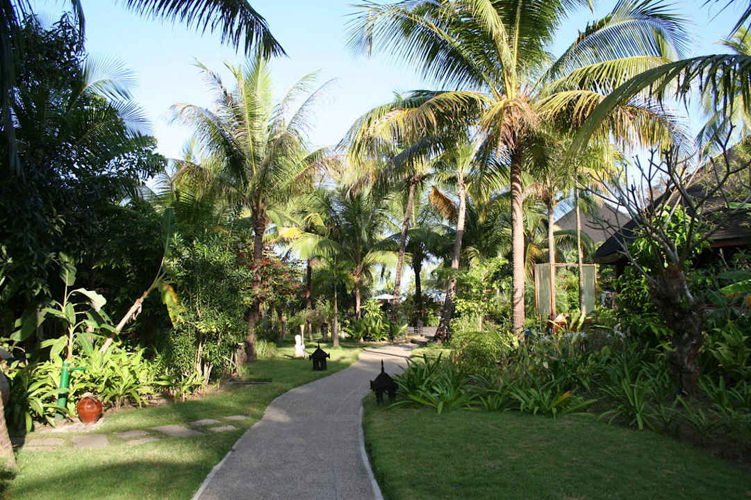 Weg durch die Anlage Aureum Palace Hotels & Resorts Ngapali