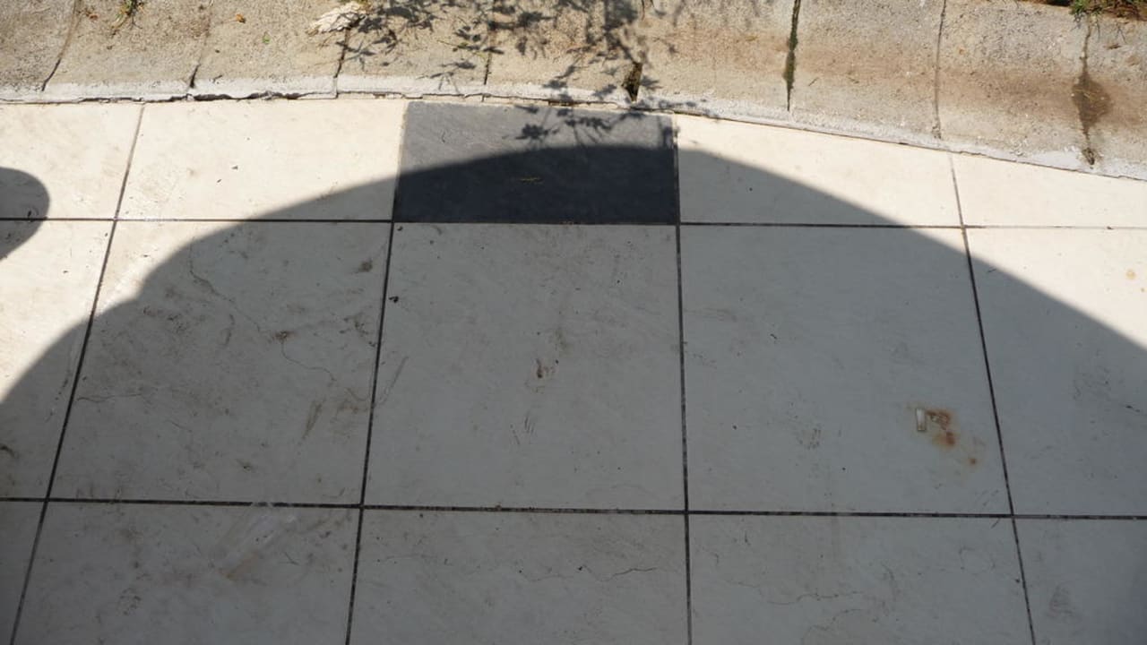 Fliesen am Pool! Hane Family Resort