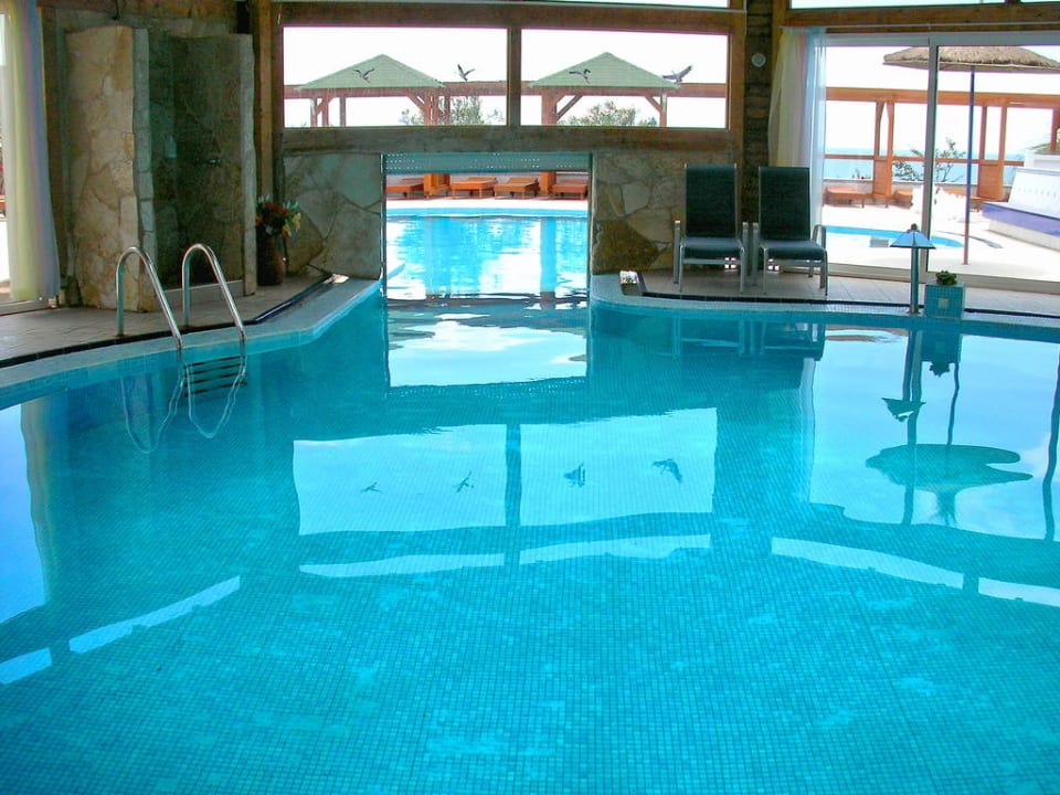 Indoor-Pool des Marina Playa Monte Marina Naturist Resort