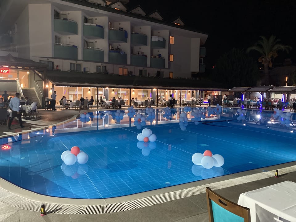 Pool Side Breeze Hotel