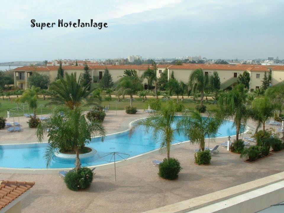 Schöne Poolanlage Nelia Sea Breeze