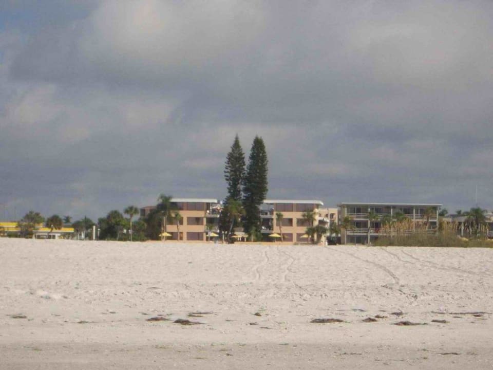 Blick vom Strand zum Hotel Hotel Sea Castle Suites