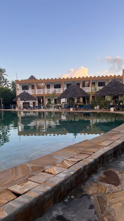 Pool Reef & Beach Resort