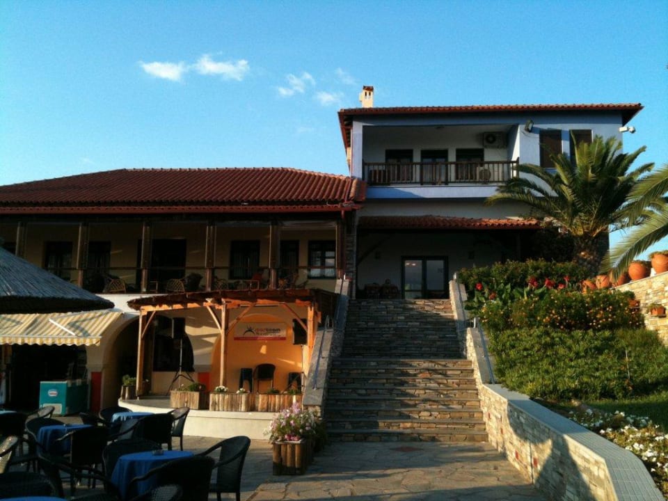 Außenansicht des Haupthauses Blue Dolphin Resort Hotel
