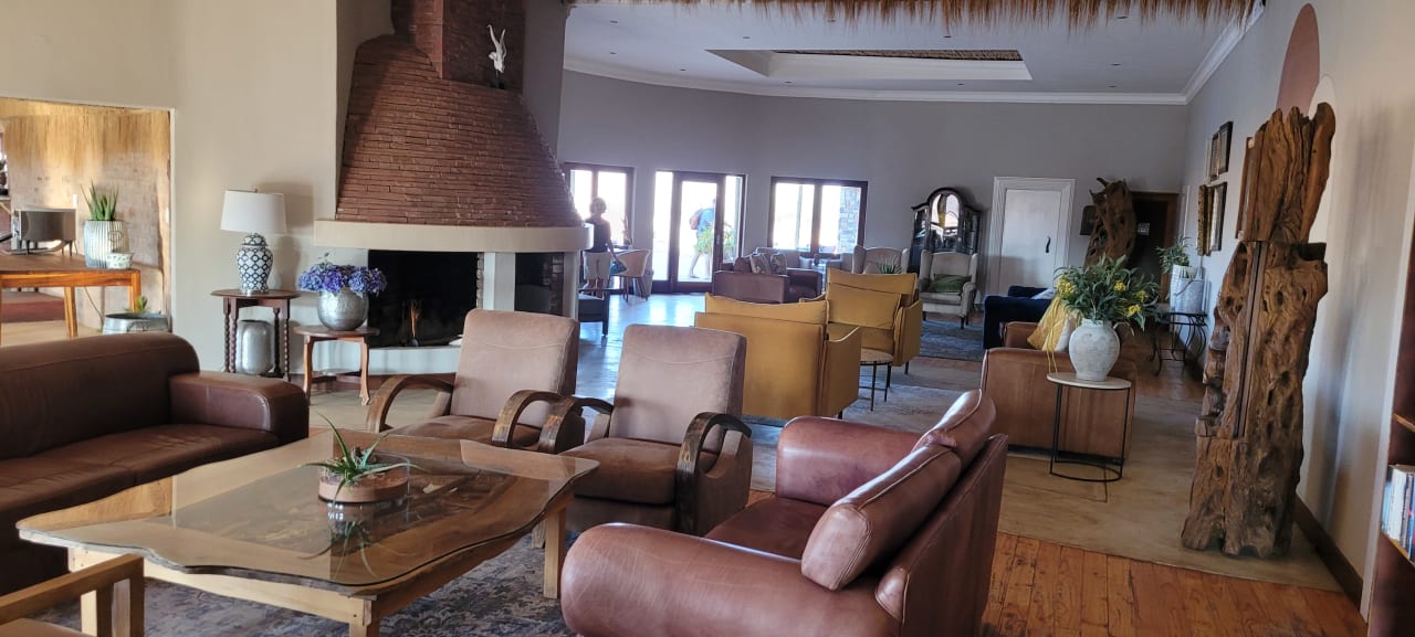 Lobby We Kebi Safari Camp