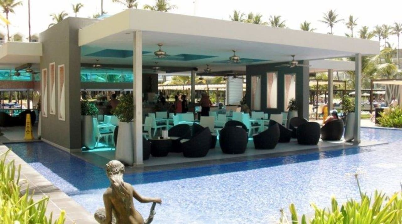 Teilansicht Poolbar Hotel Riu Palace Macao - Adults only