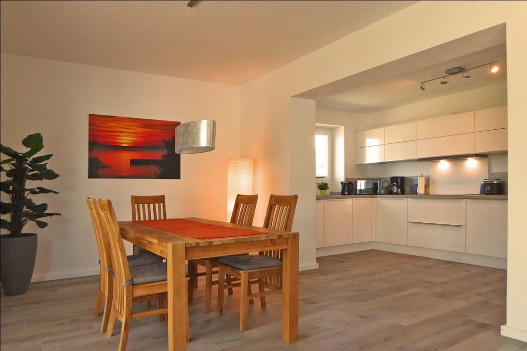 Blick in die modere Einbauküche Domizil RELAXEN & MEER