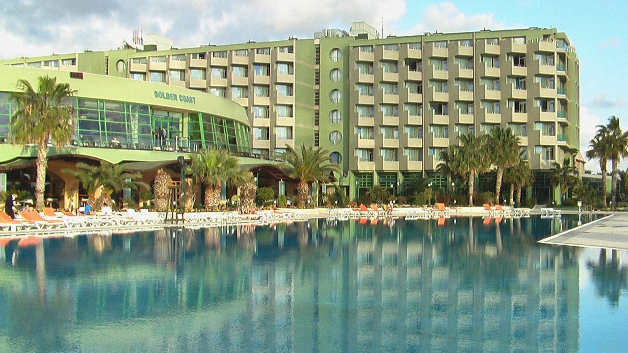 Liegen nur am Pool, nicht im Garten VONRESORT Golden Coast