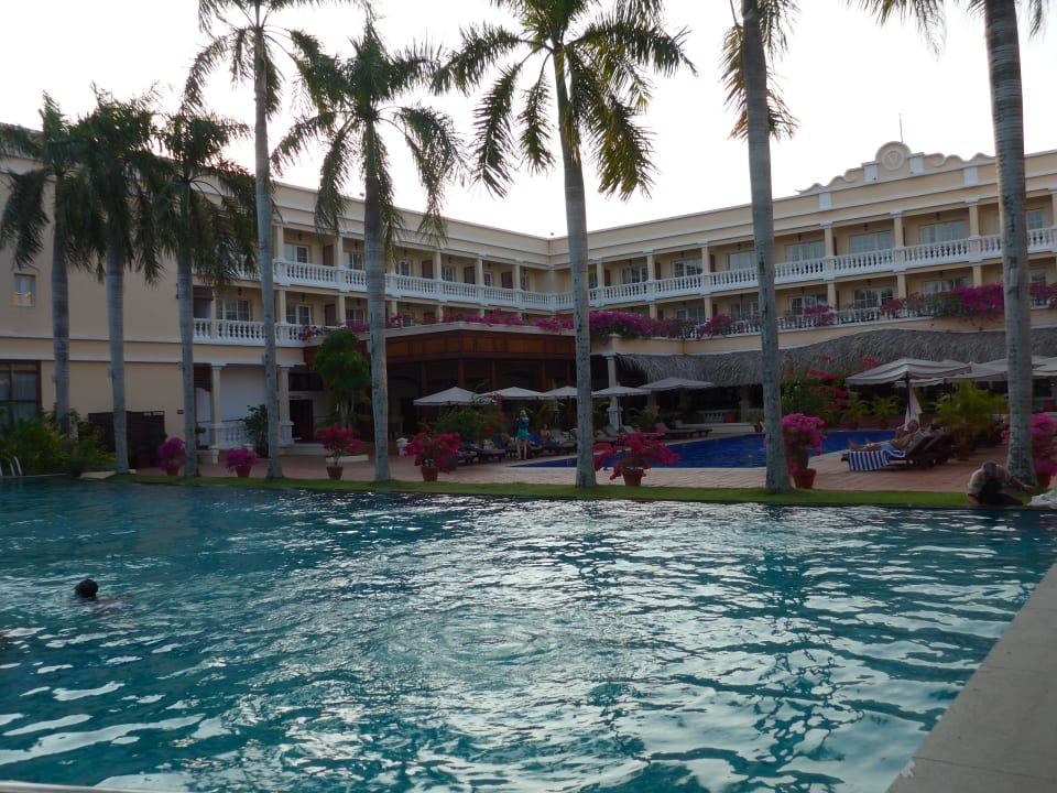 Pool Victoria Can Tho Resort