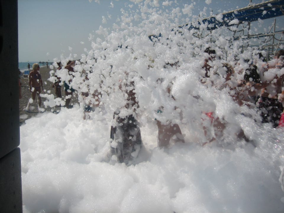 Schaumparty am strand Seaden Sea World Resort & Spa