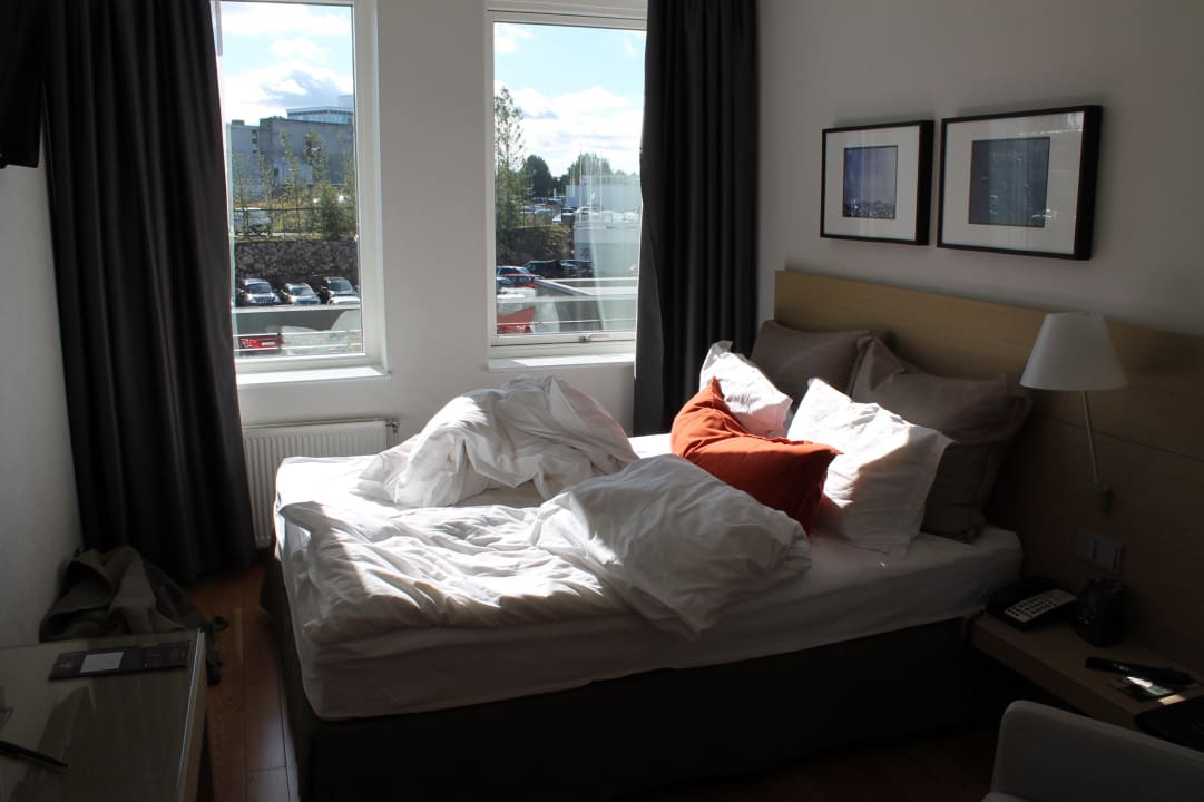 Standard-Zimmer - Bett Hilton Reykjavik Nordica