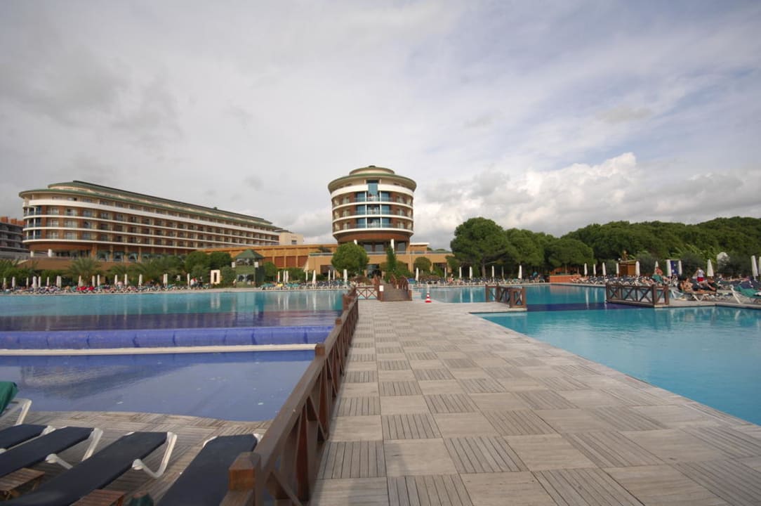 Pool und Hauptgebäude Voyage Belek Golf & Spa