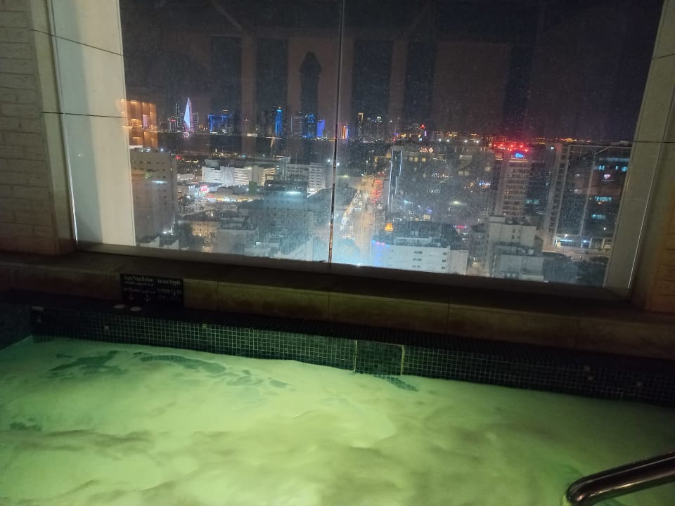 Pool Embassy Suites By Hilton Doha Old Town