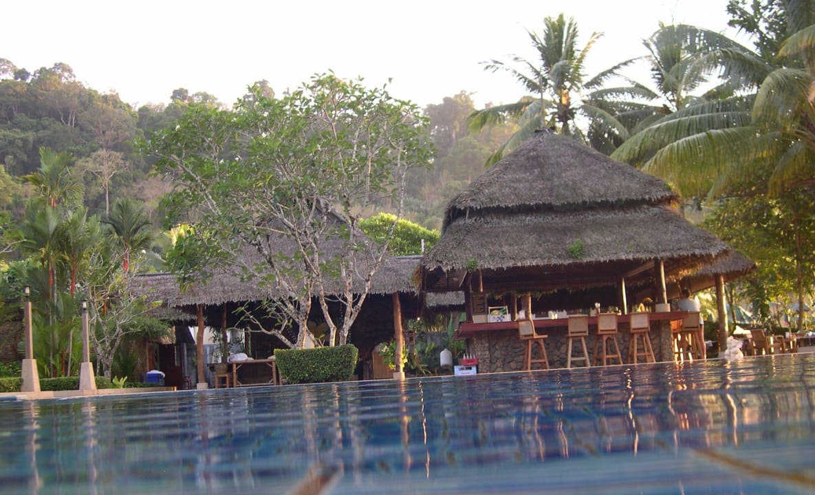 Pool mit Bar und Küche Khaolak Paradise Resort