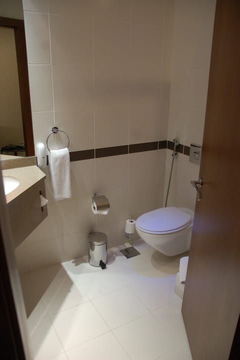 Туалет Holiday Inn Express Dubai Airport