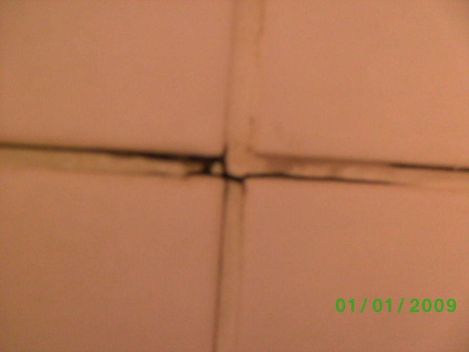 Bad/WC - Schlechte Fliesenfugen Hotel Apollo