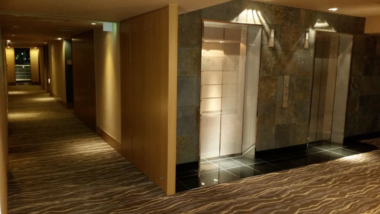 Ascensore al piano camere 11 Hotel Niwa Tokyo