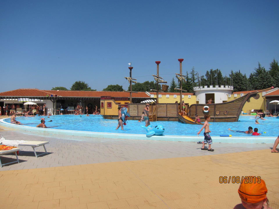 Kinder-Pool mit Piratenschiff Camping Park Umag