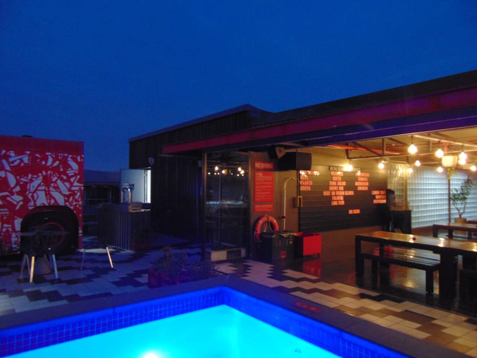 Pool Radisson RED Cape Town