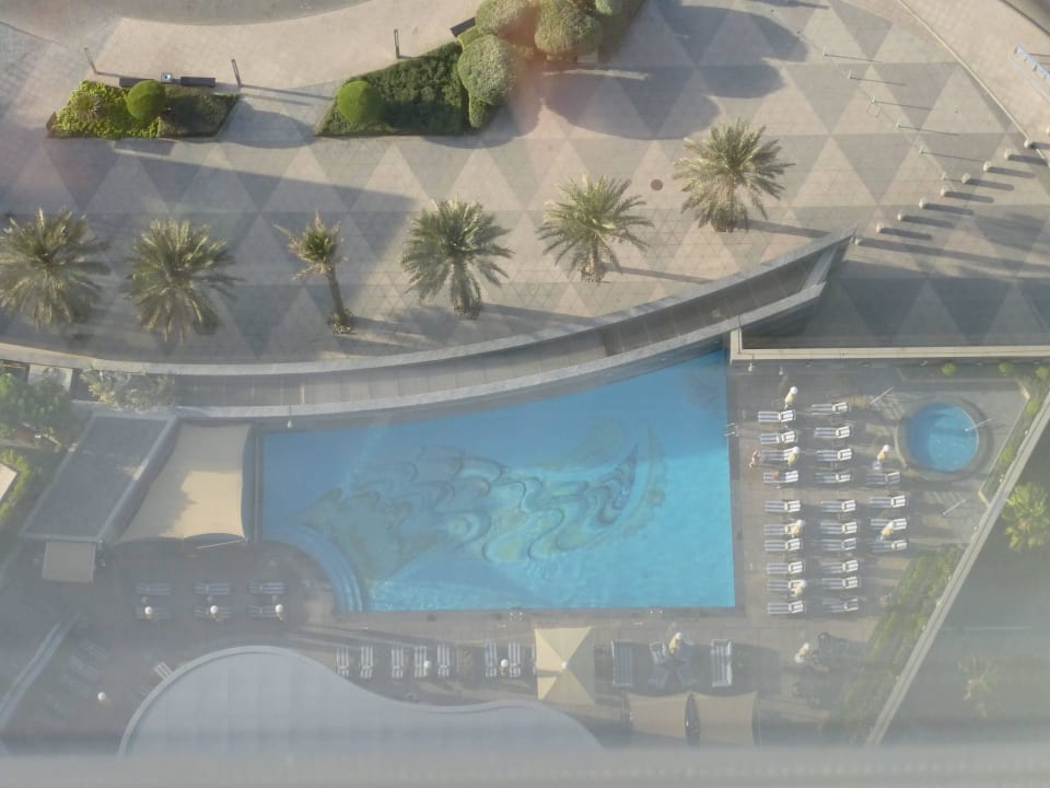 Blick auf den Pool aus dem 30. Stock Hotel Jumeirah Emirates Towers