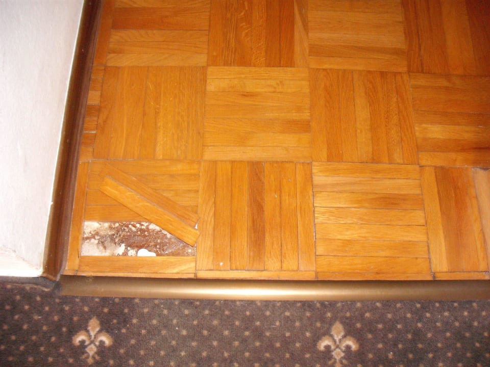 Parkettboden im Zimmer Hotel Traube Lossburg