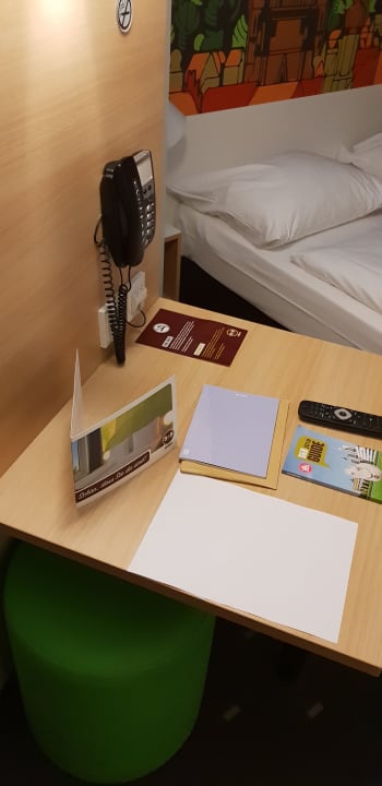 Zimmer B&B Hotel Freiburg-Süd