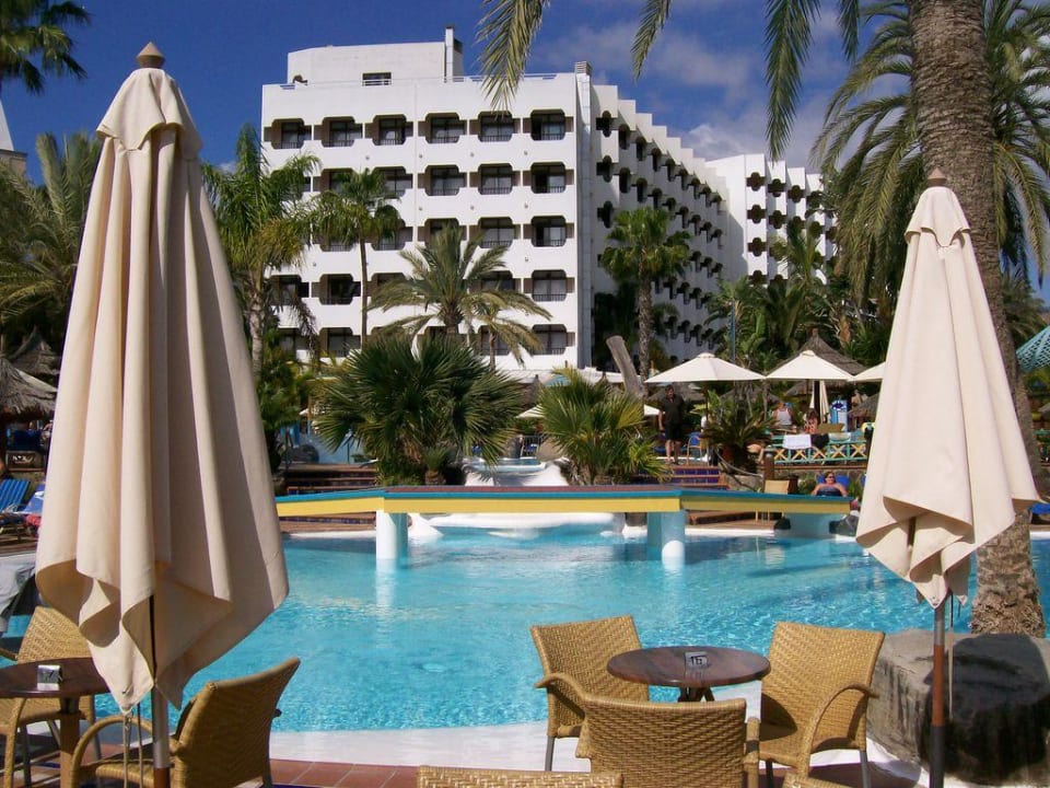 Pool von der Bar aus Corallium Beach by Lopesan Hotels - Adults only