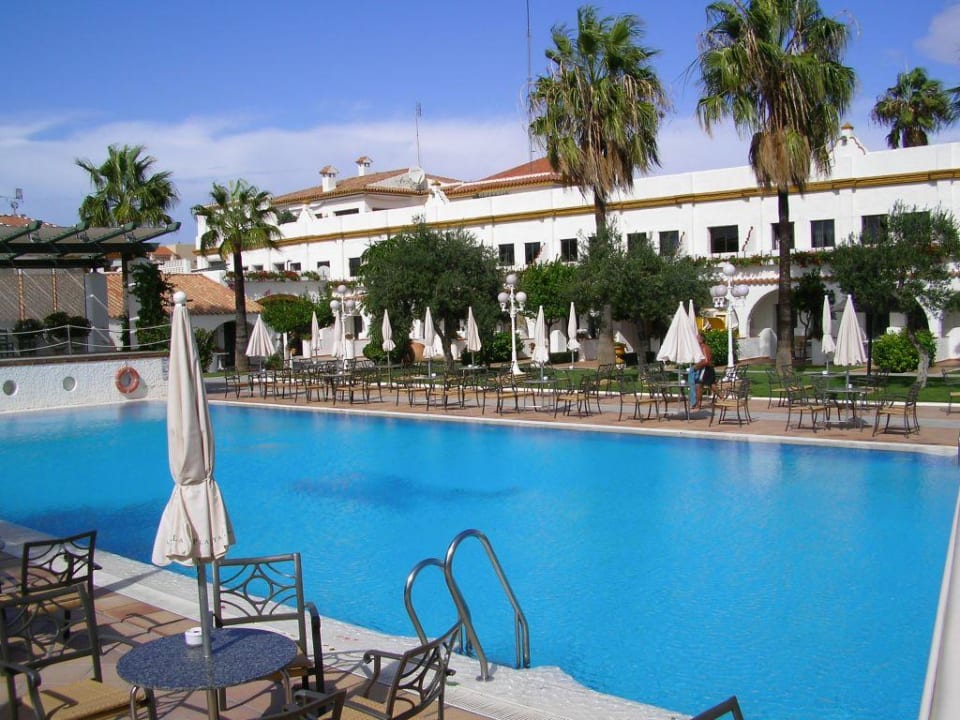 Innenhof mit Pool Hotel Playa de la Luz