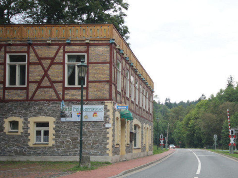 Liegt direkt an der Kreisstraße Hotel Felsterrasse