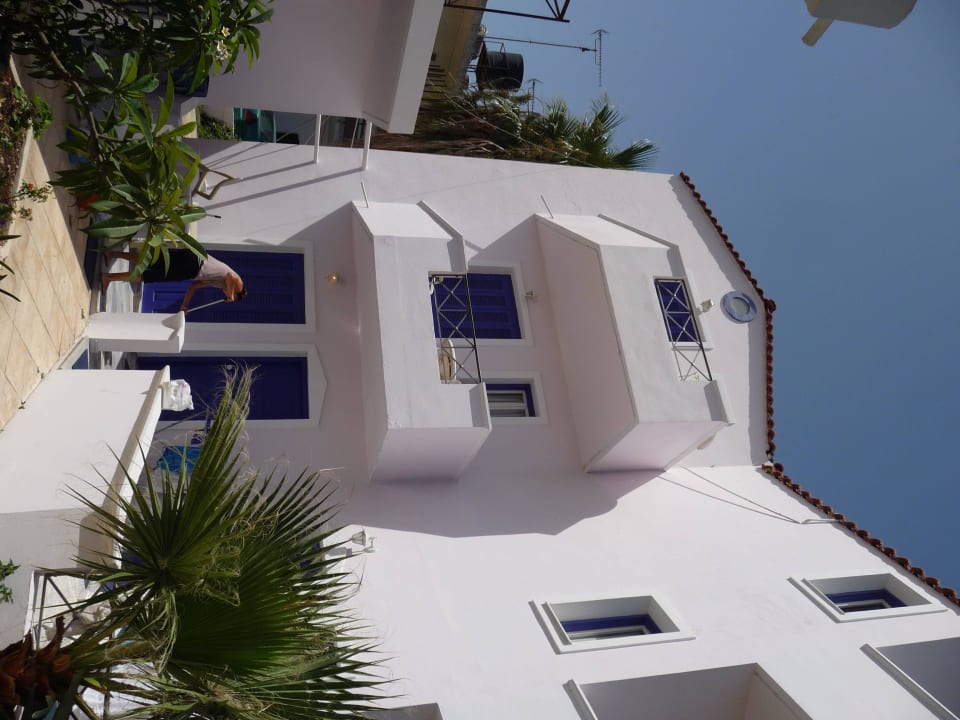 Unten die Studios, oben die beiden Apartments Glaros Studios & Apartments