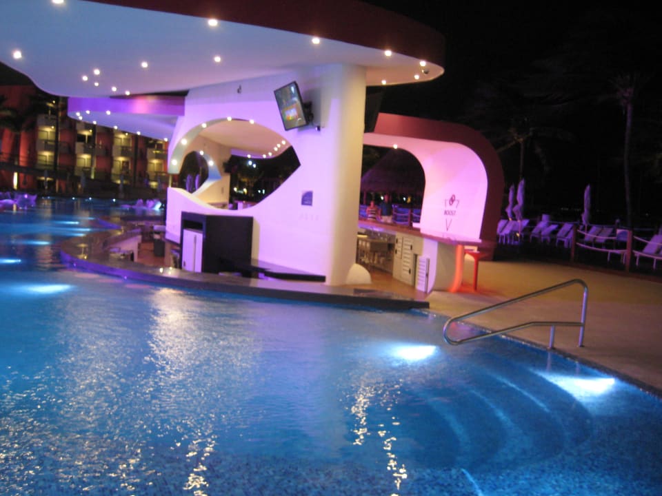 Pool Temptation Cancun Resort - Adults only