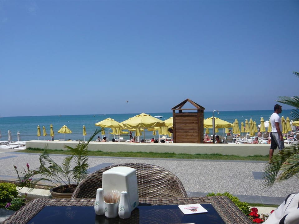 Ausblick vom Kaffee Richtung Hotelstrand Side Bay Hotel
